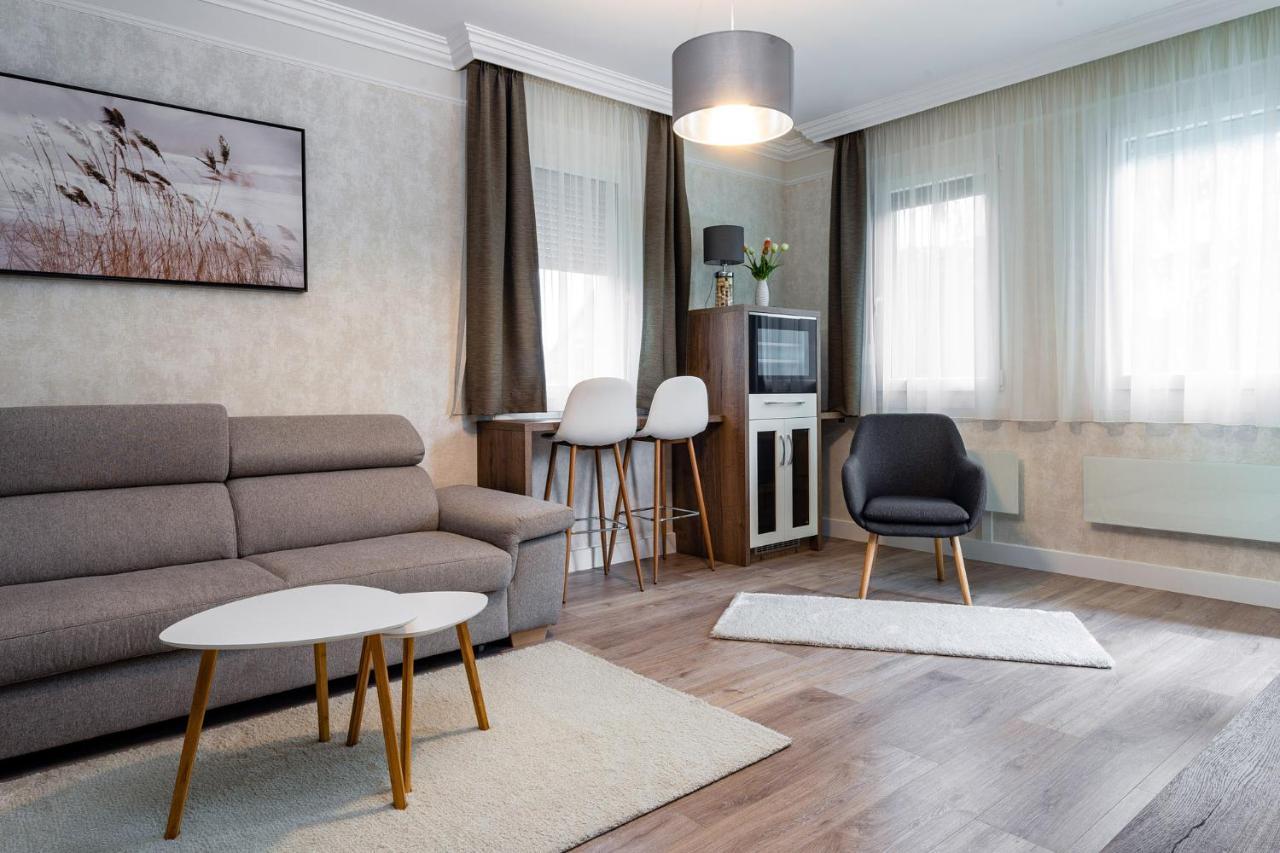 Apartman Nobilis ヘーヴィーズ エクステリア 写真